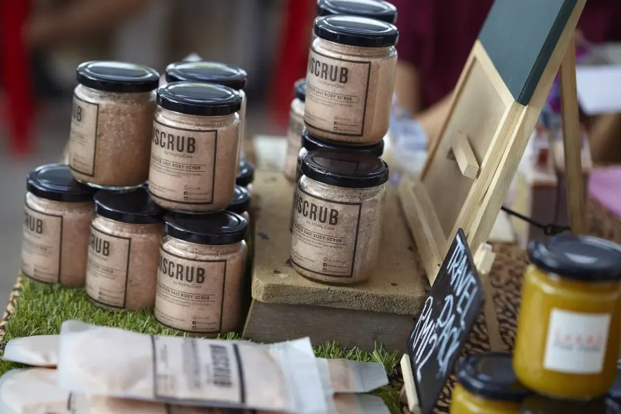 Come rendere la tua pelle perfetta con uno scrub naturale viso